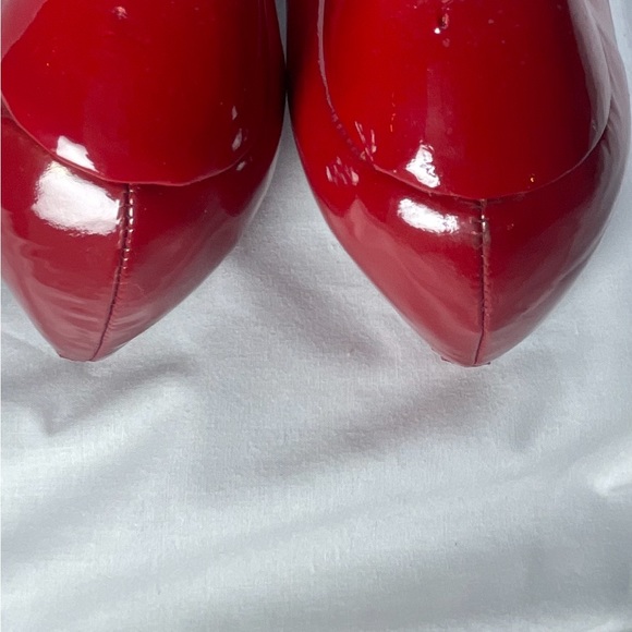 Nurture Brand Shoe. Red 1-inch Patent leather shoes. - Picture 4 of 7